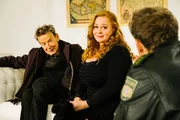 Hubert (Christian Tramitz, r.) befragt Regina Blümel (Petra Berndt, M.) und Frank Henke (Michael Tregor, l.). Hubert (Christian Tramitz, r.) befragt Regina Blümel (Petra Berndt, M.) und Frank Henke (Michael Tregor, l.).