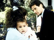 Der hinterh&auml;ltige Reporter Rivers erschleicht sich das Vertrauen der Frauen im Heim und f&auml;llt der Leiterin bei einem Interview, das f&uuml;r das Heim werben soll, in den R&uuml;cken.