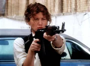 Amy (Tracey Gold), die Undercover-Agentin, hat gefährliche Terroristen in eine Falle gelockt ... Amy (Tracey Gold), die Undercover-Agentin, hat gefährliche Terroristen in eine Falle gelockt ...