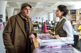 Ruben (Sebastian Bezzel) m&ouml;chte seine Mutter am liebsten wieder bei Angela (Jasmin Gerat) abliefern.
