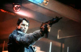 In den Stra&szlig;enschluchten von Los Angeles kommt es zum Duell. Wird der Terminator (Arnold Schwarzenegger) sein Ziel erreichen?