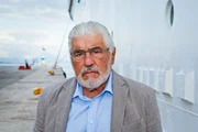 Mario Adorf (Prof. Martin Burian).