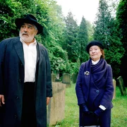 Mario Adorf (Jochen Epstein), Annie Giradot (Hannah Liebermann).