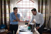 Als Sascha (Alexander Sholti, l.) und Malte (Stefan Bockelmann) heimlich Pacos neue Anlage ausprobieren, geschieht ein Ungl&uuml;ck und die Anlage geht kaputt...