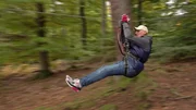 F&uuml;r Elvis und vier seiner Kinder geht es zum Zipline Parcours in die Pfalz. Jelena, Antonia, Luka und Lina sind dabei.