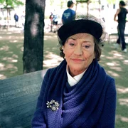 Annie Giradot (Hannah Liebermann).