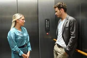 Anna (Jeanette Biedermann, l.) ist erleichtert dar&uuml;ber, dass Enrique (Jacob Weigert, r.) ihr offenbar verzeihen kann.