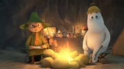 Snufkin (l.) und Mumintroll (r.) genie&szlig;en am Feuer ihren Abend in den einsamen Bergen.