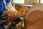 Der Drechsler Fritz in seiner Werkstatt Der Drechsler Fritz in seiner Werkstatt