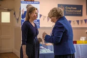 L-R: Bridget Jones (Ren&eacute;e Zellweger), Bridgets Mutter (Gemma Jones).