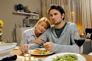 F&uuml;r Sohn Thomas (Simon Verhoeven) hat Luise (Senta Berger) immer Verst&auml;ndnis.
