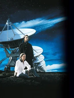 Mit einer Botschaft aus der Tiefe des Weltalls, beginnt das gr&ouml;&szlig;te Abenteuer der Menschheit: Ellie Arroway (Jodie Foster, l.) und Palmer Joss (Matthew McConaughey, r.) ...