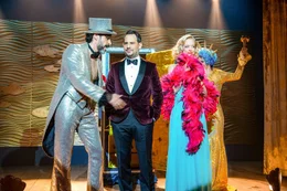 Auf der B&uuml;hne: Costa (Pasquale Aleardi, li.), Axel (Moritz Bleibtreu, Mitte) und Lisa (Heike Makatsch).