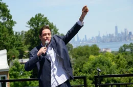 Pete Davidson (Scott Carlin).