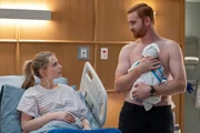 Susan (Anja Savcic, l.); JT (Andrew Santino, r.)