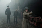 Swetlana (Severija Januškaité) möchte den Güterzug umleiten und bedroht des Zugführer. Swetlana (Severija Januškaité) möchte den Güterzug umleiten und bedroht des Zugführer.