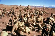 In der franz&ouml;sischen Fremdenlegion kommen heruntergekommene M&auml;nner aus aller Welt zusammen. In dem bunt zusammengew&uuml;rfelten Haufen werden Alain Lefevre (Jean-Claude Van Damme, M.), Luther (Adewale Akinnuoye-Agbaje. l.) und Guido Rosetti (Daniel Caltagirone, 3.v.l.) Freunde ...