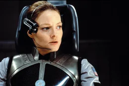 Gegen den Widerstand ihres Vorgesetzten Dave Drumlin setzt sich Dr. Arroway (Jodie Foster) schlie&szlig;lich durch und darf als Repr&auml;sentantin der Menschheit mit der neukonstruierten Kapsel in die unendlichen Weiten des Weltraums vordringen ...