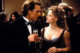 Durch ihre Arbeit, kommen sich Palmer Joss (Matthew McConaughey), l.) und Ellie Arroway (Jodie Foster, r.) wieder n&auml;her ...