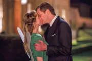 L-R: Bridget Jones (Ren&eacute;e Zellweger), Mark Darcy (Colin Firth).