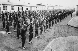 H&auml;ftlinge im Konzentrationslager Mauthausen  Die Verwendung des sendungsbezogenen Materials ist nur mit dem Hinweis und Verlinkung auf RTL+ gestattet.