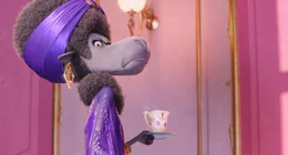 "Sing", Der Koala Buster Moon ist verzweifelt. Sein traditionelles Theater steht vor dem Bankrott. Um das bauf&auml;llige Haus zu retten, veranstaltet er eine Casting-Show. &Uuml;berraschenderweise hat die Aktion &uuml;berw&auml;ltigenden Zulauf. Sangesfreudige Tiere aller Arten st&uuml;rmen die B&uuml;hne, um das ausgeschriebene Preisgeld zu gewinnen. Buster hat keine Ahnung, dass sich seine schrullige Sekret&auml;rin bei dem Flugblatt vertippt hat, und nun 100.000 statt 1.000 Dollar f&uuml;r den Sieg erwartet werden.  SENDUNG: ORF eins - DO - 26.12.2019 - 18:05 UHR. - Veroeffentlichung fuer Pressezwecke honorarfrei ausschliesslich im Zusammenhang mit oben genannter Sendung oder Veranstaltung des ORF bei Urhebernennung.