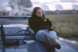 Seit ihrer Kindheit ist die Astronomin Elli Arroway (Jodie Foster) von der M&ouml;glichkeit eines Kontakts mit au&szlig;erirdischen Intelligenzen fasziniert. Und eines Tages ist es tats&auml;chlich so weit: Mit gigantischen Antennen werden Signale von der Wega, 26 Lichtjahre entfernt, aufgefangen ...