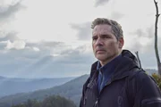 Aaron Falk (Eric Bana) von der australischen Bundespolizei ist auf der Suche nach einer Informantin, die vermisst wird.