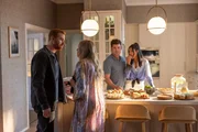 v.li.: JT (Andrew Santino), Susan (Anja Savcic), Dean (Zac Efron), Erin (Lex Scott Davis)