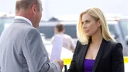 Calleigh (Emily Procter) spricht mit Det. Frank Tripp (Rex Linn) &uuml;ber Horatios vermeintlichen Tod.