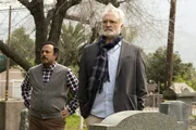 Reverend Jax (Rizwan Manji, l.); Arthur Cochran (Bradley Whitford, r.)