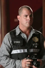 Nick (George Eads) und die Kollegen des CSI versuchen herauszufinden, wer den Rockstar Izzy Delancy umgebracht hat. Nick (George Eads) und die Kollegen des CSI versuchen herauszufinden, wer den Rockstar Izzy Delancy umgebracht hat.