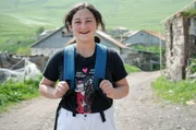 Die 16-j&auml;hrige Irina lebt im Bergdorf Tabatskuri auf 2.000 Metern H&ouml;he. Nach der Schule wird sie fortgehen m&uuml;ssen, denn hier gibt es f&uuml;r sie keine Zukunft.