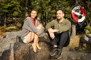 Juna (Hanna Mall) trifft in ihrem Heimatort Vrena auch auf ihren heimlichen Jugendschwarm Emil (Marc Barthel). Emil ist nun auch wieder h&auml;ufiger im Ort, um seine Mutter Anna zu besuchen. Ausgerechnet die liegt mit Junas Onkel Nils in einem unerfreulichen Nachbarschaftsclinch.