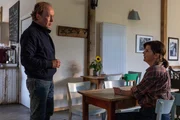 Jakob Stiller (Ulrich Noethen) befragt Rieke Kraus (Miriam Maertens).