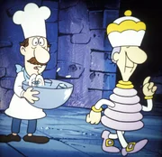 Die wei&szlig;e Schachk&ouml;nigin bereitet ein gro&szlig;es Fest zu Ehren K&ouml;nig Pauls vor. Sie hat sehr viel zu tun, und so ist es nicht verwunderlich, dass sie in der Eile das Sp&uuml;lwasser mit der Bowle verwechselt und einen Probeschluck nimmt.