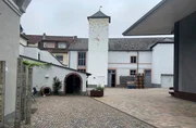 Der Hof des Weinguts Georg Breuer in R&uuml;desheim.