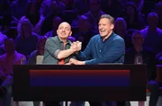 Rateteam-Kapit&auml;n Bernhard Ho&euml;cker (l.) mit dem Schauspieler und ehemaligen Bodybuilder Ralf M&ouml;ller (r.).