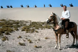 Der Abenteuer Kara Ben Nemsi (Lex Barker) begibt sich zusammen mit seinem Freund und Weggef&auml;hrten Hadschi Halef Omar und dem Scheich Mohammed auf eine gef&auml;hrliche Reise, um Ahmed, den Sohn des Scheichs, zu befreien. Weiteres Bildmaterial finden Sie unter www.br-foto.de.