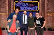 Moderator Kai Pflaume (M.) und seine Rateteam-Kapit&auml;ne Bernhard Ho&euml;cker (l.v.) und Elton (r.) begr&uuml;&szlig;en in dieser Sendung den Schauspieler und ehemaligen Bodybuilder Ralf M&ouml;ller (l.h.) und den Schauspieler Thomas Kretschmann (2.v.r.).