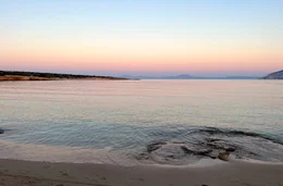 Die Sehensw&uuml;rdigkeiten der kleinen und flachen Insel Koufonisia sind die Str&auml;nde und das Meer.