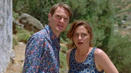 Nun sind sie in Gefahr: Volker (Fabian Hinrichs) und Barbara (Erika Marozs&aacute;n) wurden entdeckt.