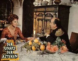1. Die Mexikanerin Josefa (Mich&eacute;le Girardon) setzt auf zwei Karten. F&uuml;r eine f&uuml;rstliche Belohnung w&uuml;rde sie dem Besatzungsmarschall Bazaine (Jean R. Caussimon) den Schatz der Azteken &uuml;bergeben. Doch dieser Schatz ist noch gar nicht in ihrer Hand.