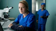 Dr. Theresa Wolff (Nina Gummich) wei&szlig; jetzt: Sie kennt den Toten.