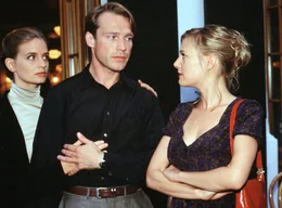 Als Paul (Pierre Besson) die verf&uuml;hrerische Marie (Eva Hassmann, re.) kennen lernt, ahnt seine Frau Louise (Gunda Ebert) nichts Gutes.