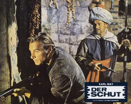 Wieder einmal hat Hadschi Halef (Ralf Wolter, re) eine brenzlige Situation heraufbeschworen. Kara Ben Nemsi (Lex Barker) ist da schon vorsichtiger.