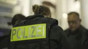 Polizistin im Einsatz: sogenannte kriminelle Clans breiten sich aus.