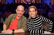 Rateteam-Kapit&auml;n Bernhard Ho&euml;cker (l.) mit S&auml;ngerin Jeannette Biedermann (r.).