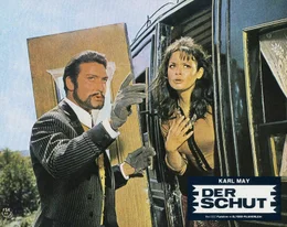 Der ebenso elegante wie undurchsichtige Nirwan (Rik Battaglia) hat Tschita (Maria Versini) vor ihrem Verfolger gerettet - aber jetzt wird es f&uuml;r sie erst recht gef&auml;hrlich.