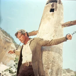 Kara Ben Nemsi (Lex Barker) ger&auml;t in einen Hinterhalt und wird gezwungen, in einem "Gottesurteil" um sein Leben zu k&auml;mpfen.